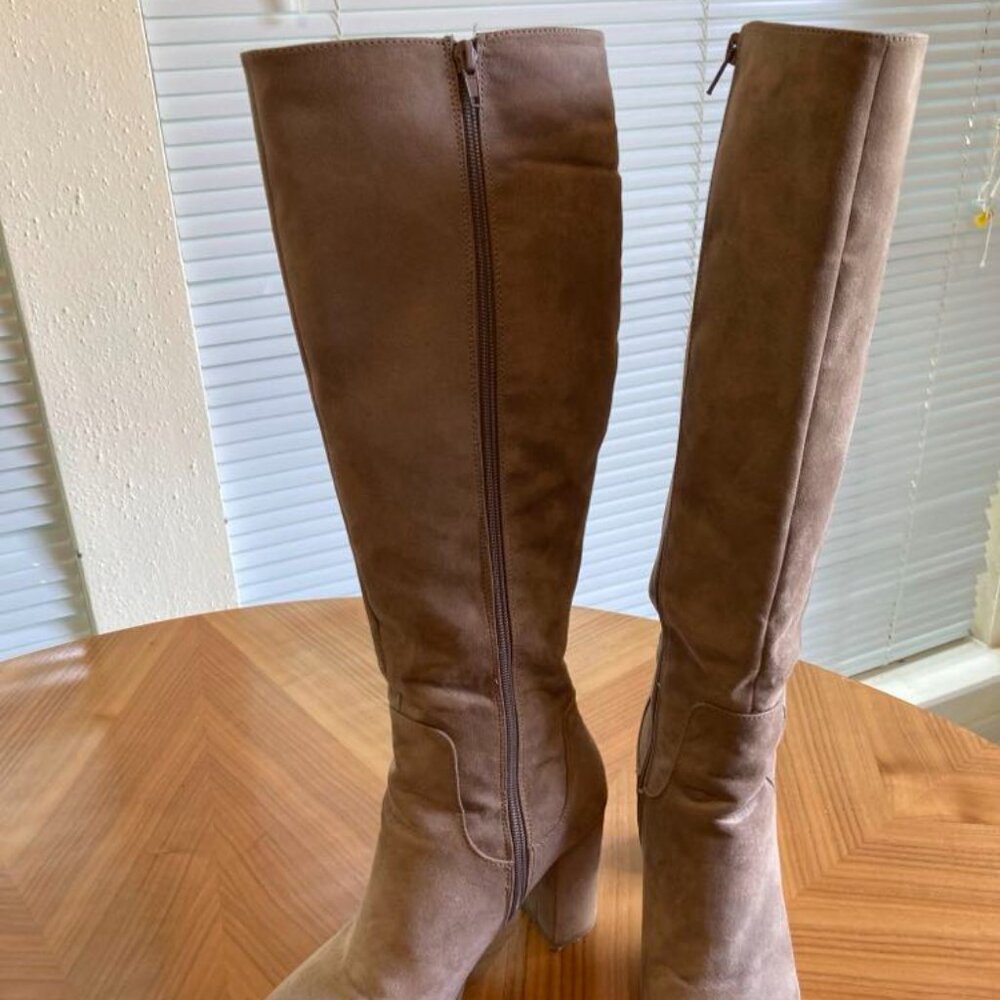 Boots - Picture 3 of 3